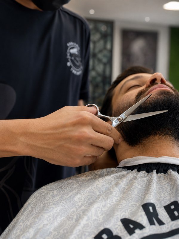 Cuidados profissionais com a barba na Corsário Barbearia Joinville