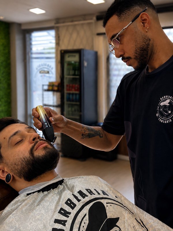 Corte degradê masculino na Corsário Barbearia Joinville